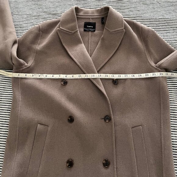 Theory Double-breasted wool and cashmere Coat in Taupe - Authentic - Picture 9 of 17